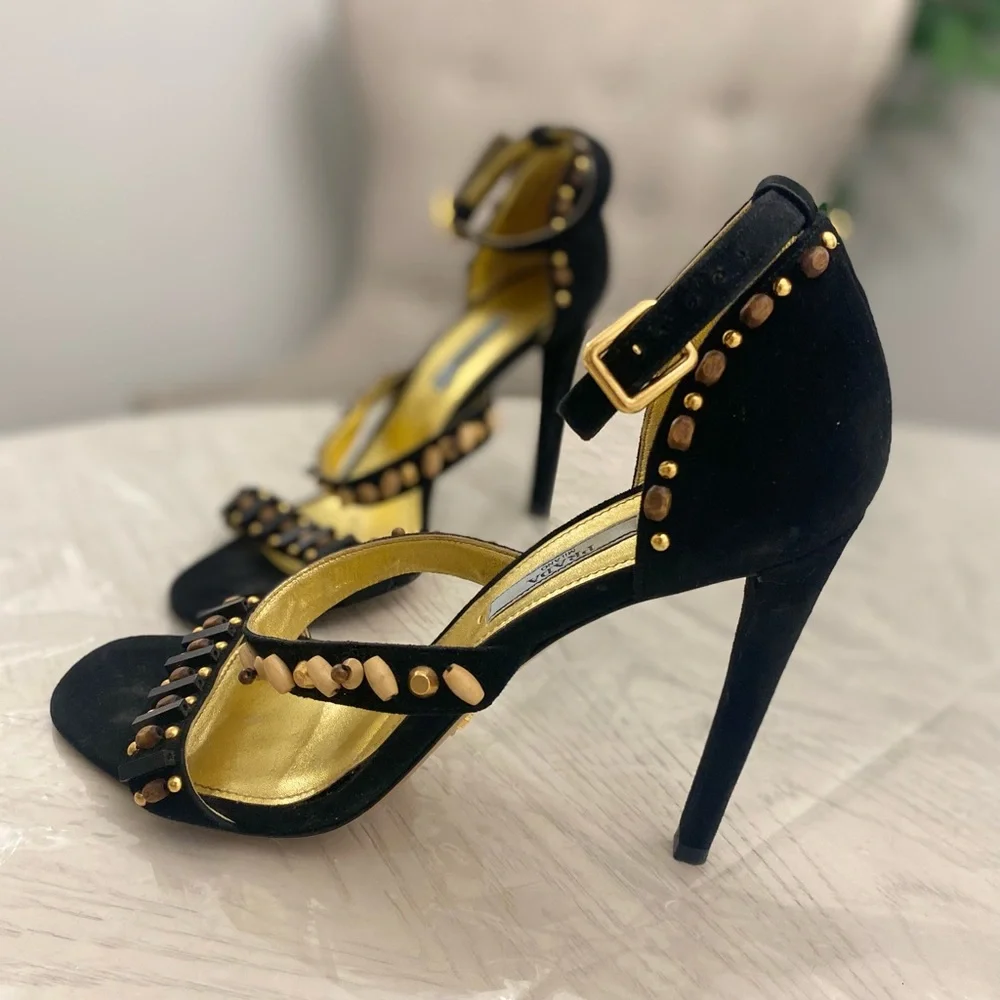 Prada Women’s designer shoe. Perfection at its finest! - Picture 5 of 7